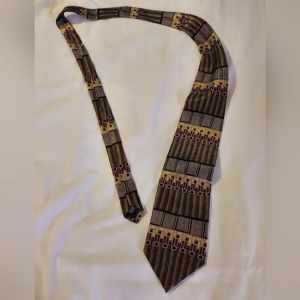 Chez Roffe 100% Silk Elegant Brown Patterned Tie